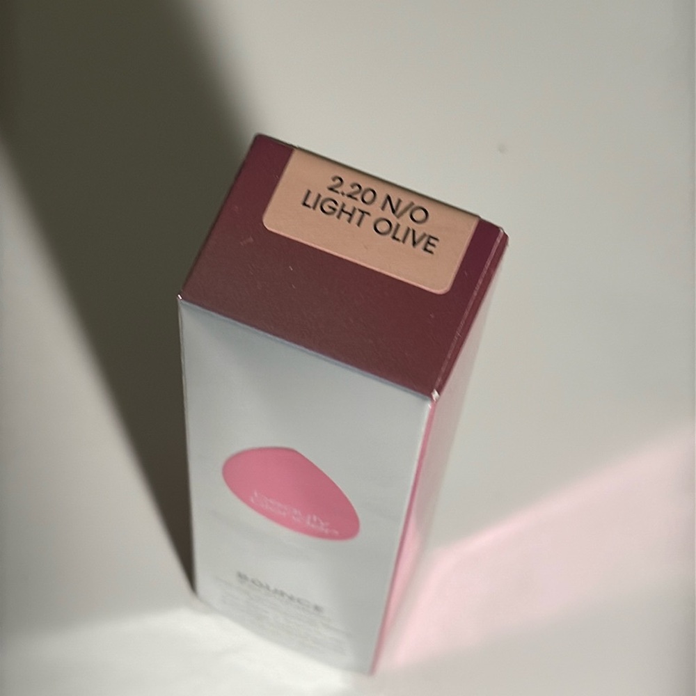 [SALE]Beautyblender Bounce Liquid Whip Long Wear Foundation#2.20 N/O Light Olive